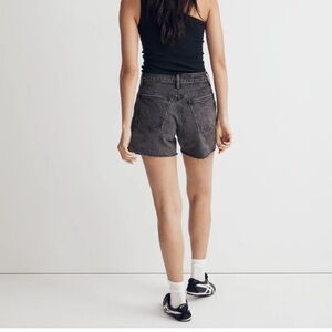 Madewell relaxed denim mid-length shorts size 30